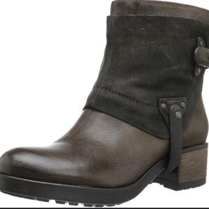 Vera Wang Lavender Pull on Ester Boot